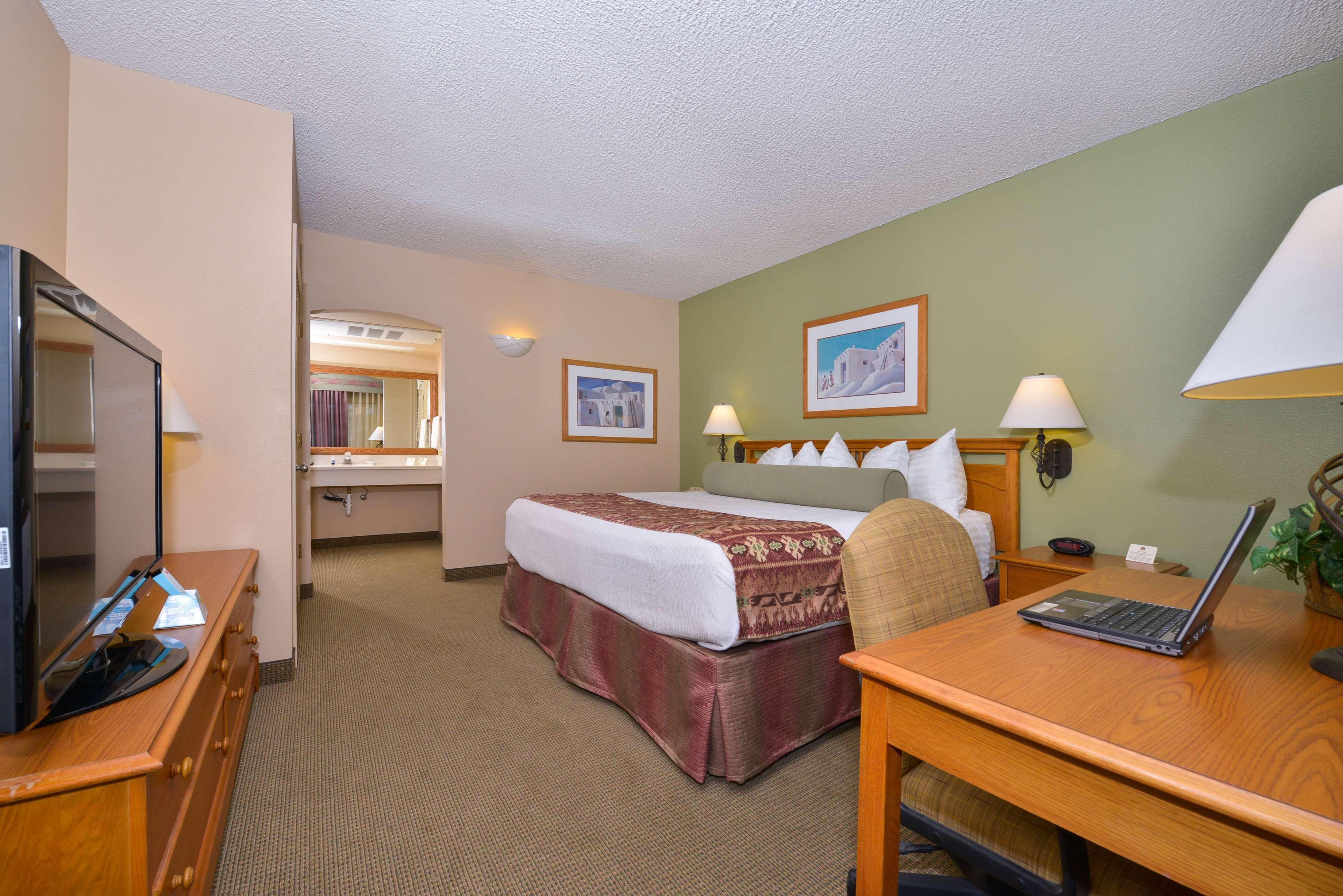Best Western Plus King'S Inn And Suites Кингман Экстерьер фото