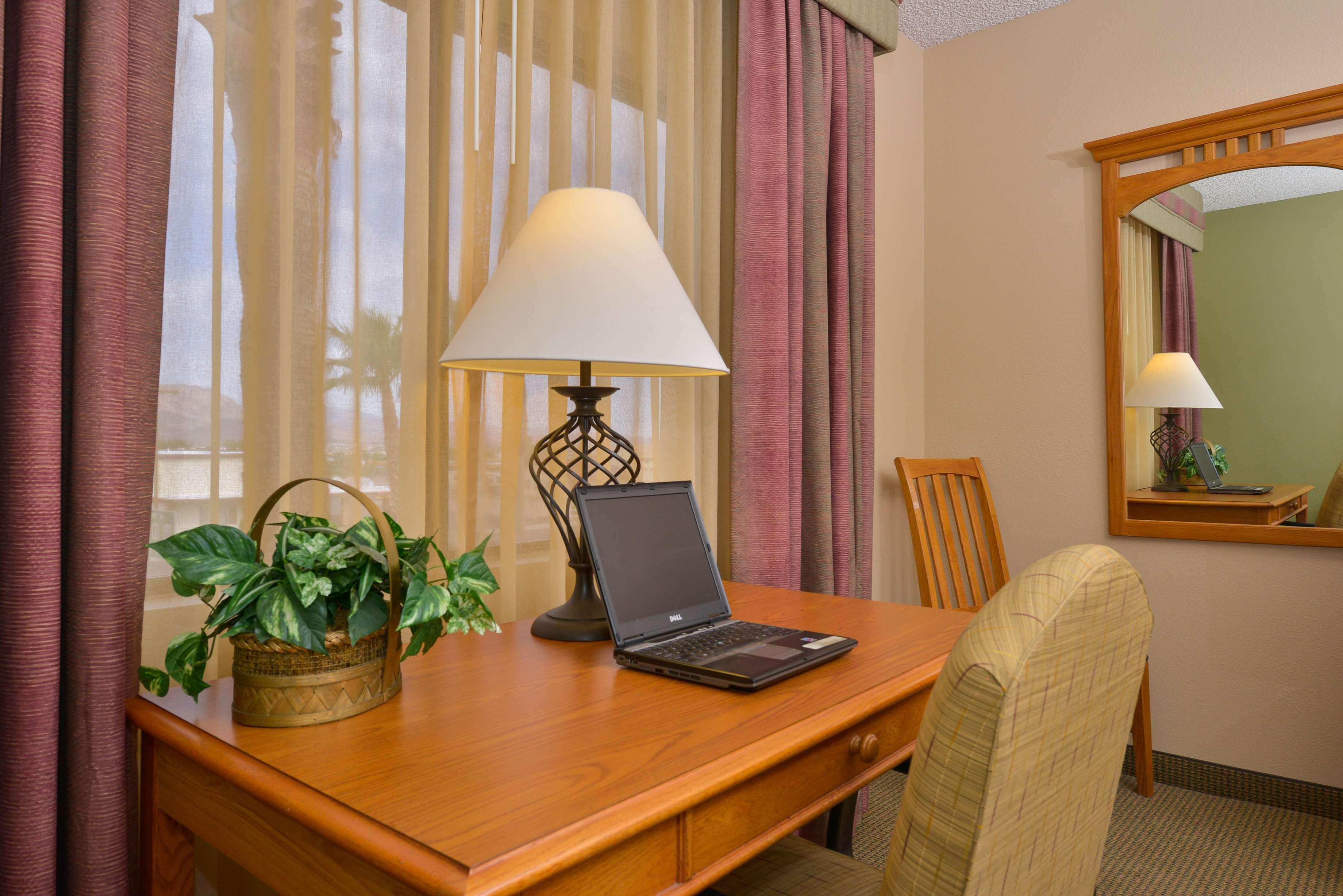Best Western Plus King'S Inn And Suites Кингман Экстерьер фото