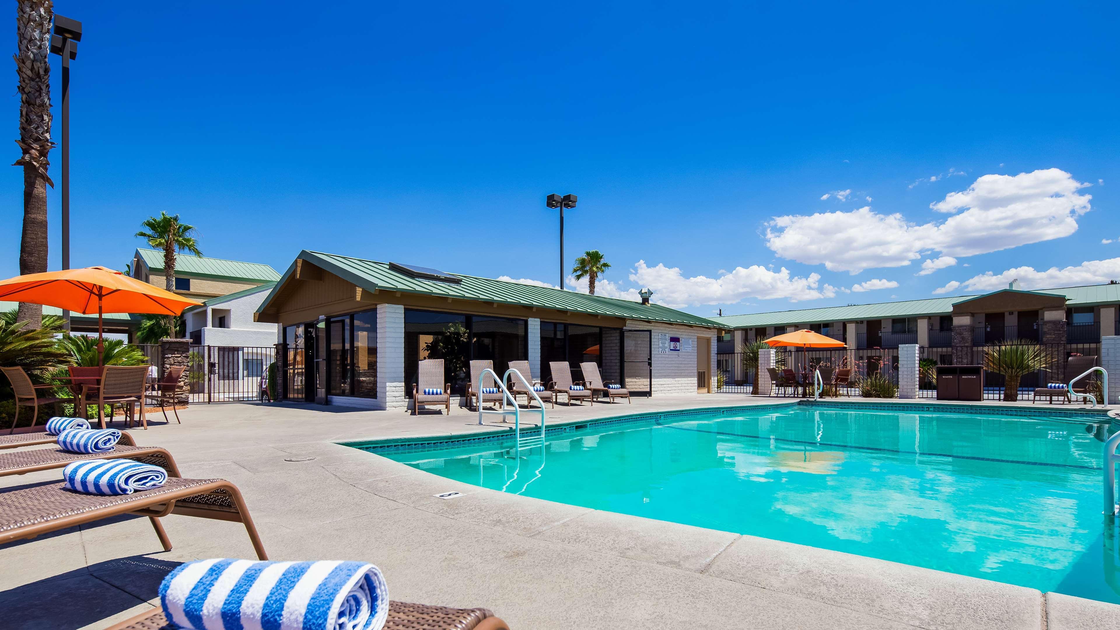 Best Western Plus King'S Inn And Suites Кингман Экстерьер фото