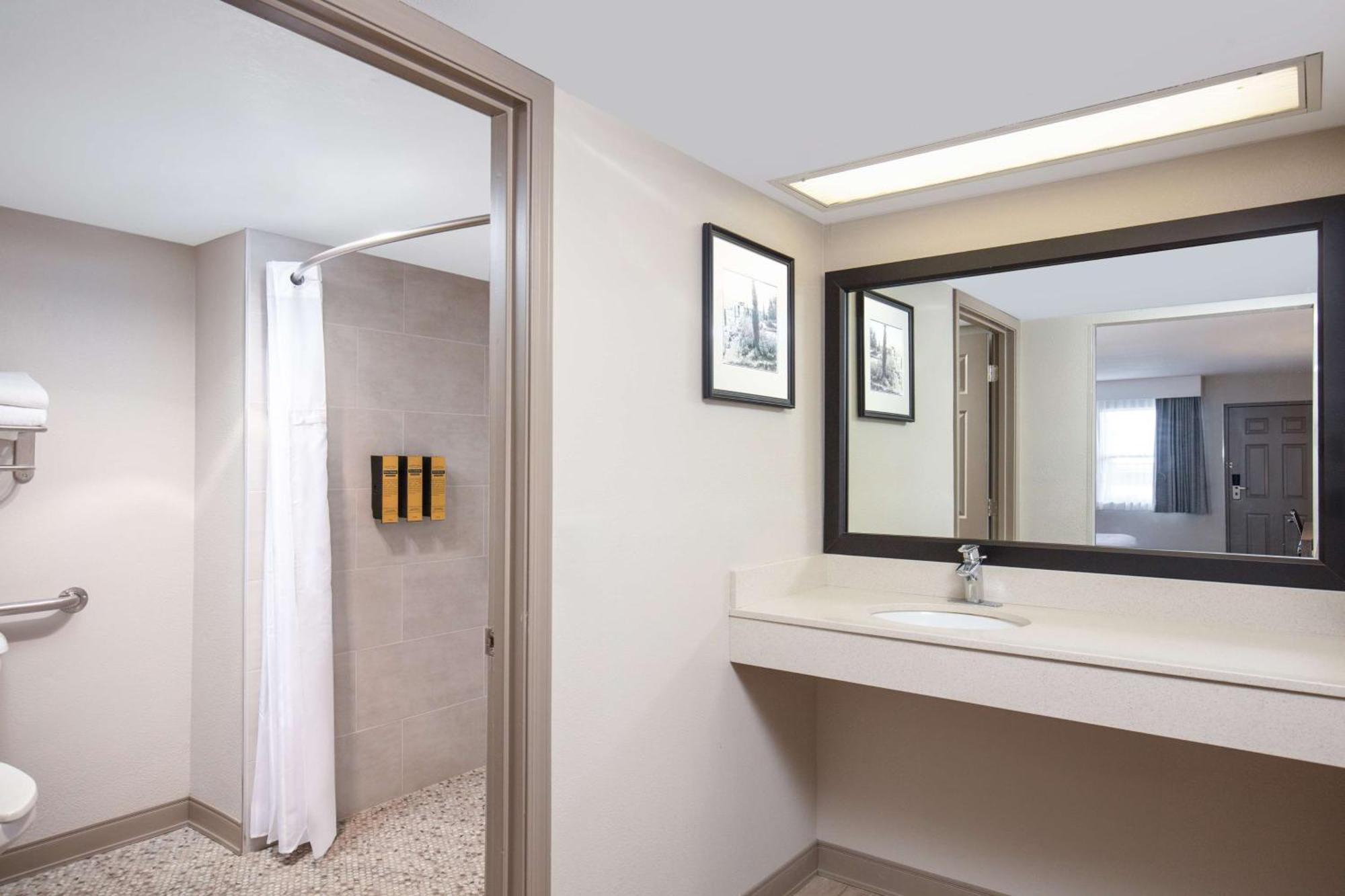 Best Western Plus King'S Inn And Suites Кингман Экстерьер фото